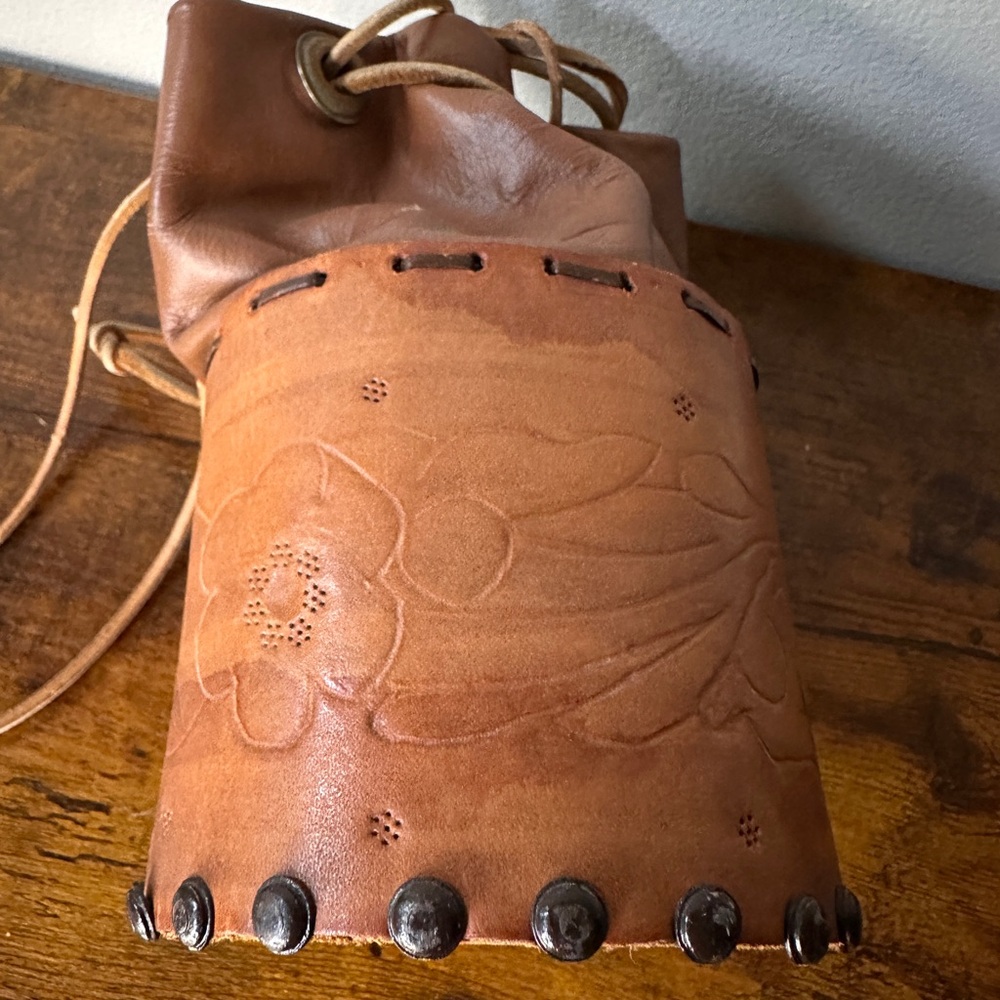 VTG Handcrafted Tooled Leather Cylinder Bucket Bag Drawstring Backpack Studded - Picture 8 of 11